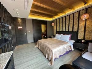 Dali嵩夏汽车旅馆的一间卧室,卧室内配有一张大床