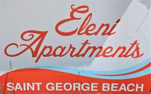 圣乔治斯Eleni Apartments Sant George Beach的海滩度假胜地的标志