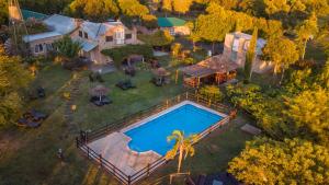 圣佩德罗Vistalrio的享有带游泳池的房屋的空中景致