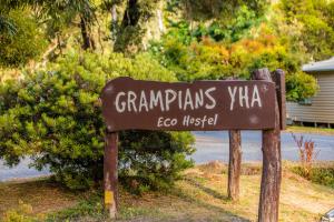 霍尔斯加普YHA Grampians Eco, Halls Gap的一种标语,表示格兰德帕斯自尊医院