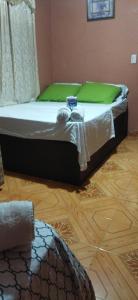 Ofiuras Hostal客房内的一张或多张床位
