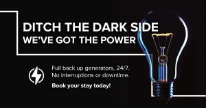 比勒陀利亚缅因门林首都酒店的黑底灯泡广告