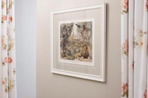 塞萨洛尼基加托佩尔索奢华一室公寓的墙上动物的画面