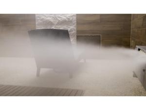三朝町Blancart Misasa - Vacation STAY 14624v的雾中带桌子和椅子的房间