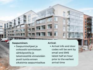 海门林纳Hiisi Homes Hämeenlinna Asemanranta的公寓大楼的图片