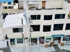 伊瓦拉Hostal Buenaventura Ibarra的城市建筑物的顶部景观