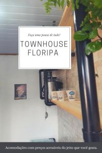 弗洛里亚诺波利斯TownhouseFloripa II Praia do Moçambique-RioVermelho的柜台上排成排的标志