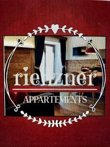 多比亚科Appartements Rienzner的一张标牌的照片,上面有房子的照片