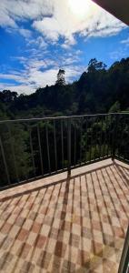 坎波斯杜若尔当金色森林普萨达酒店的山景阳台。