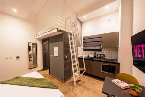 圣朱利安斯Spinola Stays的小型公寓 - 带高架床和厨房