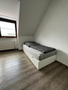 modern, geräumig, stylische Wohnung in Melle客房内的一张或多张床位