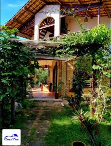 皮帕Casa Tua Pipa的享有带拱门的房屋的外部景色