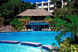 圣萨尔瓦多圣萨尔瓦多喜来登总统酒店的度假村内带喷泉的大型游泳池