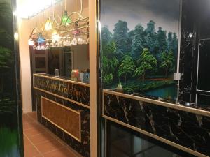 Thái Bình金泰宾酒店的一间墙上画画的餐厅