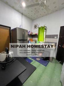 巴力文打Nipah Homestay Parit Buntar的房间里一个尼帕的同质性标志