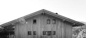 韦尔图尔诺欧博海姆博尔格尔霍夫酒店的谷仓的黑白照片