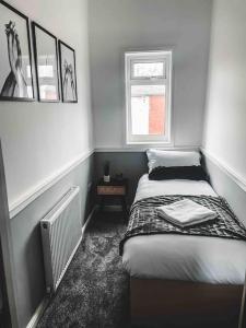 Comfortable Home In Bolton客房内的一张或多张床位