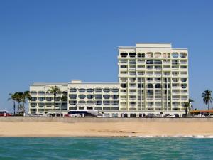 马萨特兰唐佩拉约太平洋海滩公寓的海边的酒店