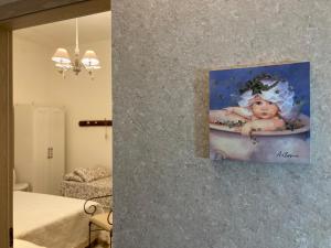 莫诺波利Il Casale Di Kevin的浴缸里婴儿的照片