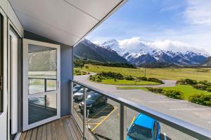 库克山村Mt Cook Lodge and Motels的以及山景阳台。