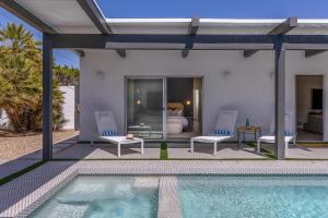 棕榈泉Desert Orchid Retreat的一个带游泳池和一间卧室的别墅
