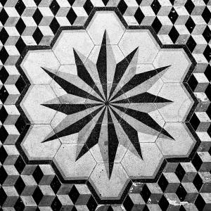 伊兹密尔Titan House Hostel的黑白瓷砖地板,几何设计