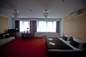 加拿大布达佩斯酒店客房内的一张或多张床位