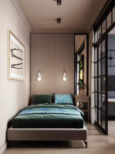 华沙Luxury Touch Apartment by ECRU WWA26的一间位于客房内的带绿床的卧室