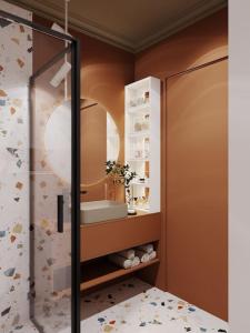 华沙Luxury Touch Apartment by ECRU WWA26的带淋浴、水槽和镜子的浴室