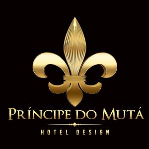 桑塔克鲁茨卡巴利亚Principe do Mutá Hotel Design的金色标志,指有 ⁇ 子的酒店