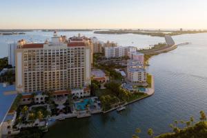 萨拉索塔The Ritz-Carlton, Sarasota的水上度假村的空中景观