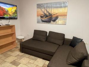 科佩尔ANGELO的带沙发和电视的客厅
