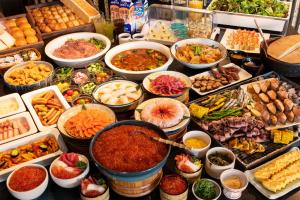 函馆拉碧斯达函馆湾的自助餐,餐桌上有许多不同类型的食物