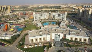 开罗Jewel Sport City and Aqua Park的城市空中景观和建筑