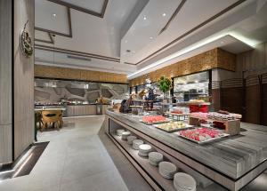 台州万斯酒店（台州店）的餐厅的自助餐点,展示着食物