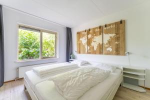 Family Villa in Forest with shared pool & Wellness客房内的一张或多张床位