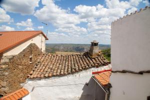 绍塞列vivienda turistica EL PATIO的从建筑物屋顶上可欣赏到风景