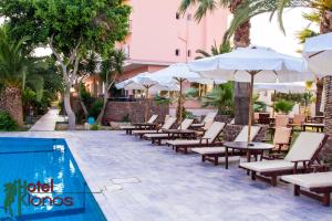 克隆酒店 - 克隆基里亚科斯内部或周边的泳池
