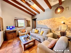 莫莱拉VH CostaBlanca - LLAGRIMA的带沙发和电视的客厅