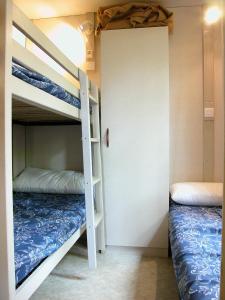 Camping El Balcon de Pitres客房内的一张或多张床位