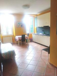Appartamento Ortensia的厨房或小厨房