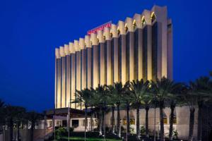 达曼达曼喜来登会议中心酒店的夜间 ⁇ 染毫克旅馆