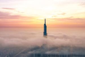 胡志明市Vinpearl Landmark 81, Autograph Collection的从云层上方可欣赏到布吉哈利法(burj khalifa)的景色