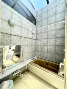 东京大山駅徒步4分平层90㎡超大客厅光线充沛（池袋至近）的带浴缸和镜子的浴室
