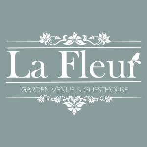 波切夫斯特鲁姆LaFleur Guesthouse & Garden Venue的花园场地和宾馆标志