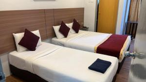 丹那拉打ESM Hotel的两间带两张床的酒店客房