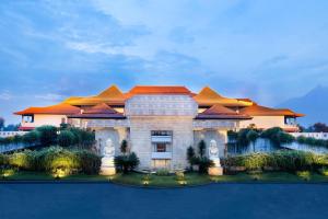 日惹Sheraton Mustika Yogyakarta Resort and Spa的 ⁇ 染度假村别墅