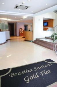 圣保罗Residence Flat 143 em Santana的酒店大堂,在地板上标有标志