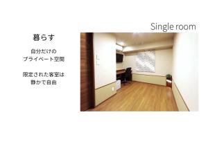 大阪Hotel Meldia Osaka Higobashi的空房间,房间里设有书桌