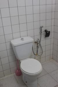 博博迪乌拉Ranya的一间带卫生间和淋浴的浴室